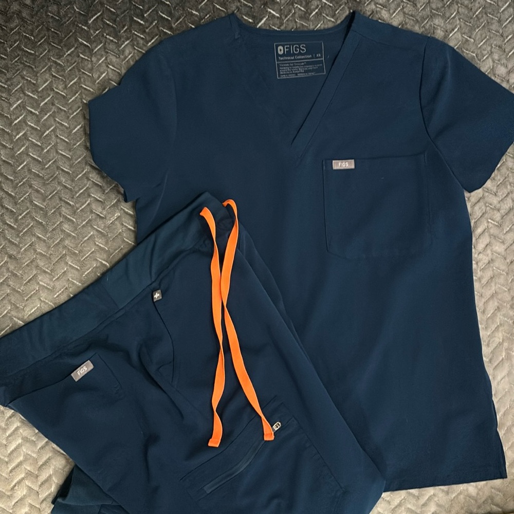 Women’s deep reef figs scrub set